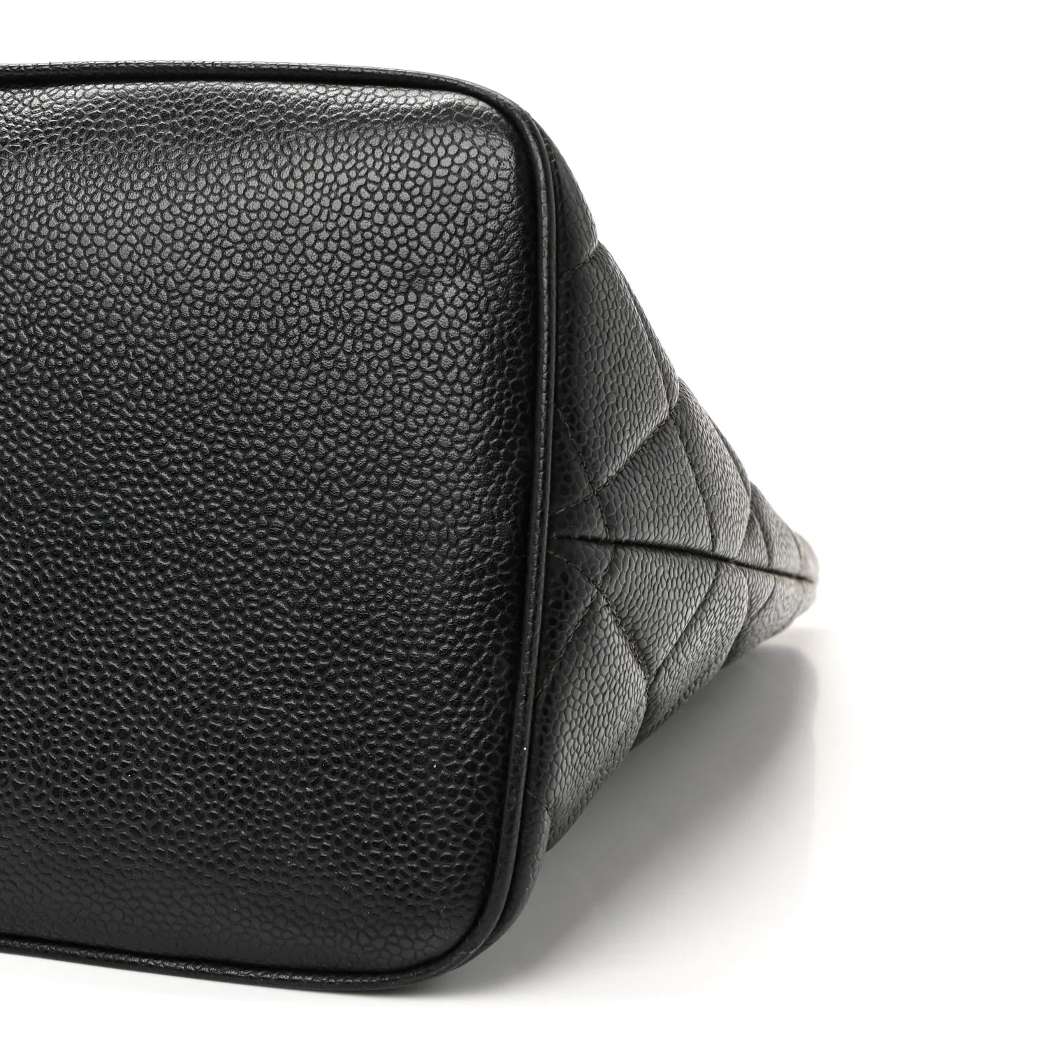 Caviar Quilted Medallion Tote Black - Image 10