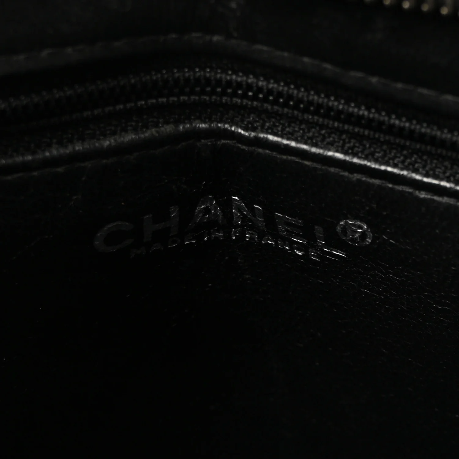 Caviar Quilted Medallion Tote Black - Image 6