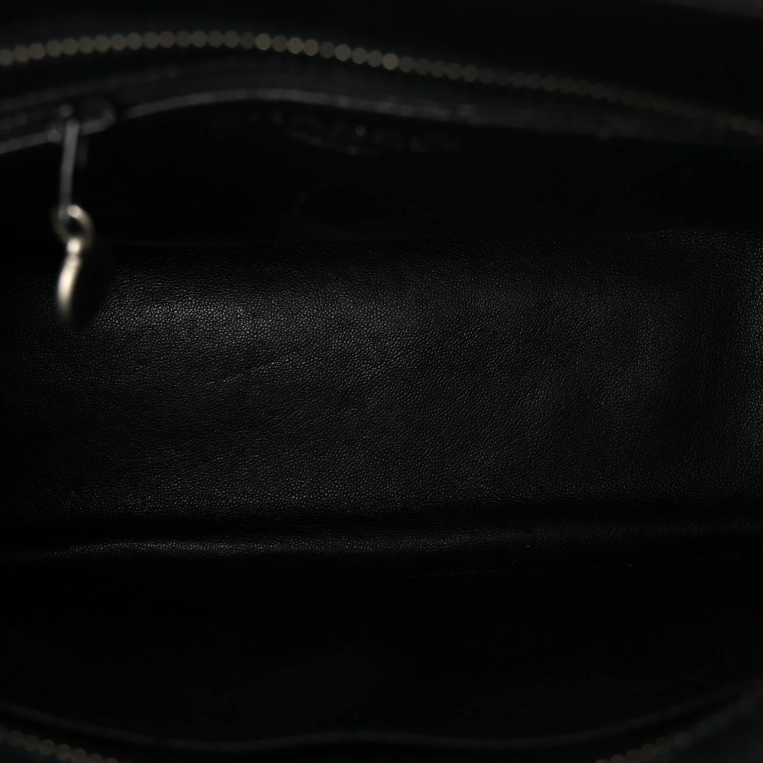 Caviar Quilted Medallion Tote Black - Image 5