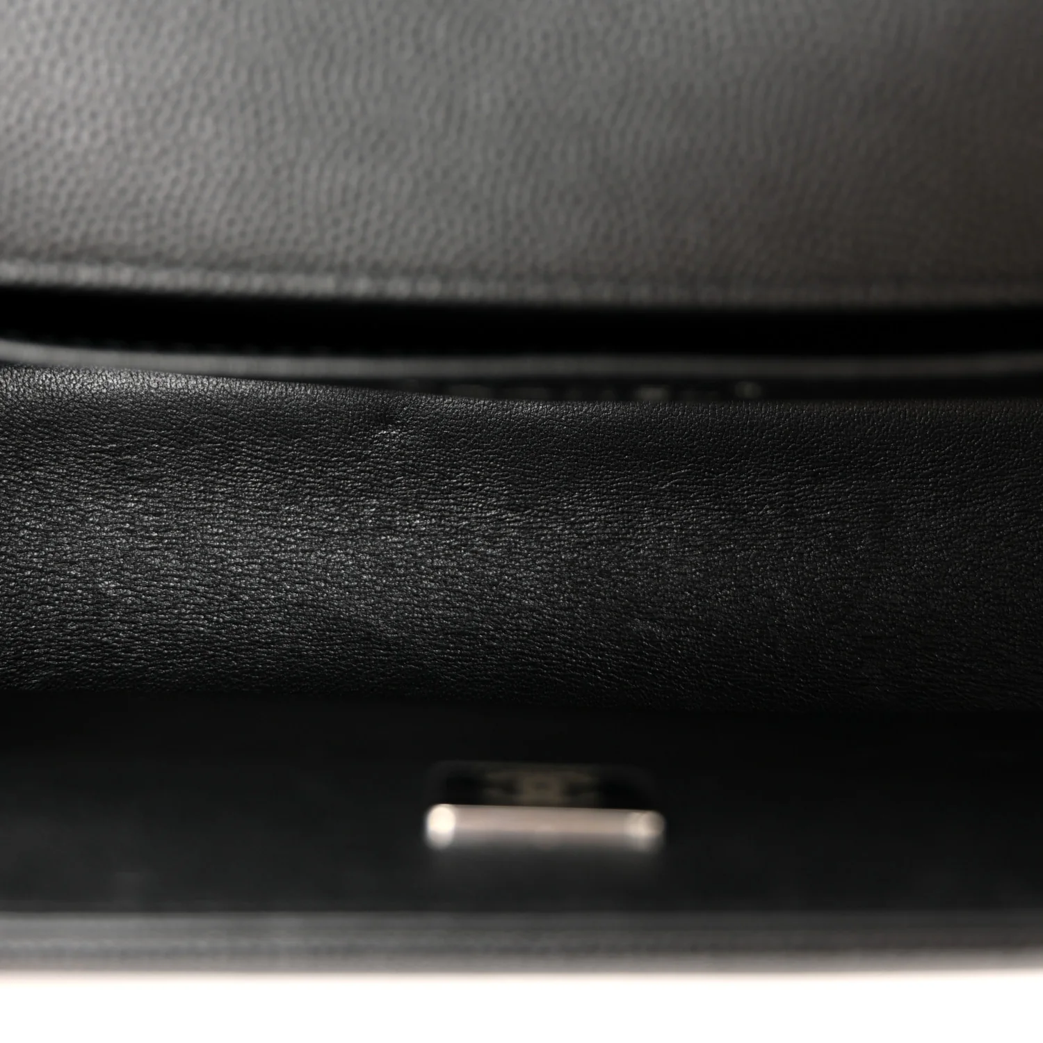 Caviar Quilted Medium Boy Flap Black - Image 5
