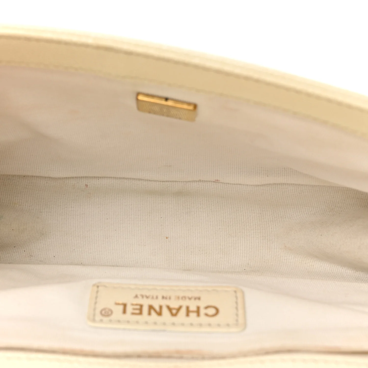 Caviar Quilted Medium Boy Flap White - Image 5