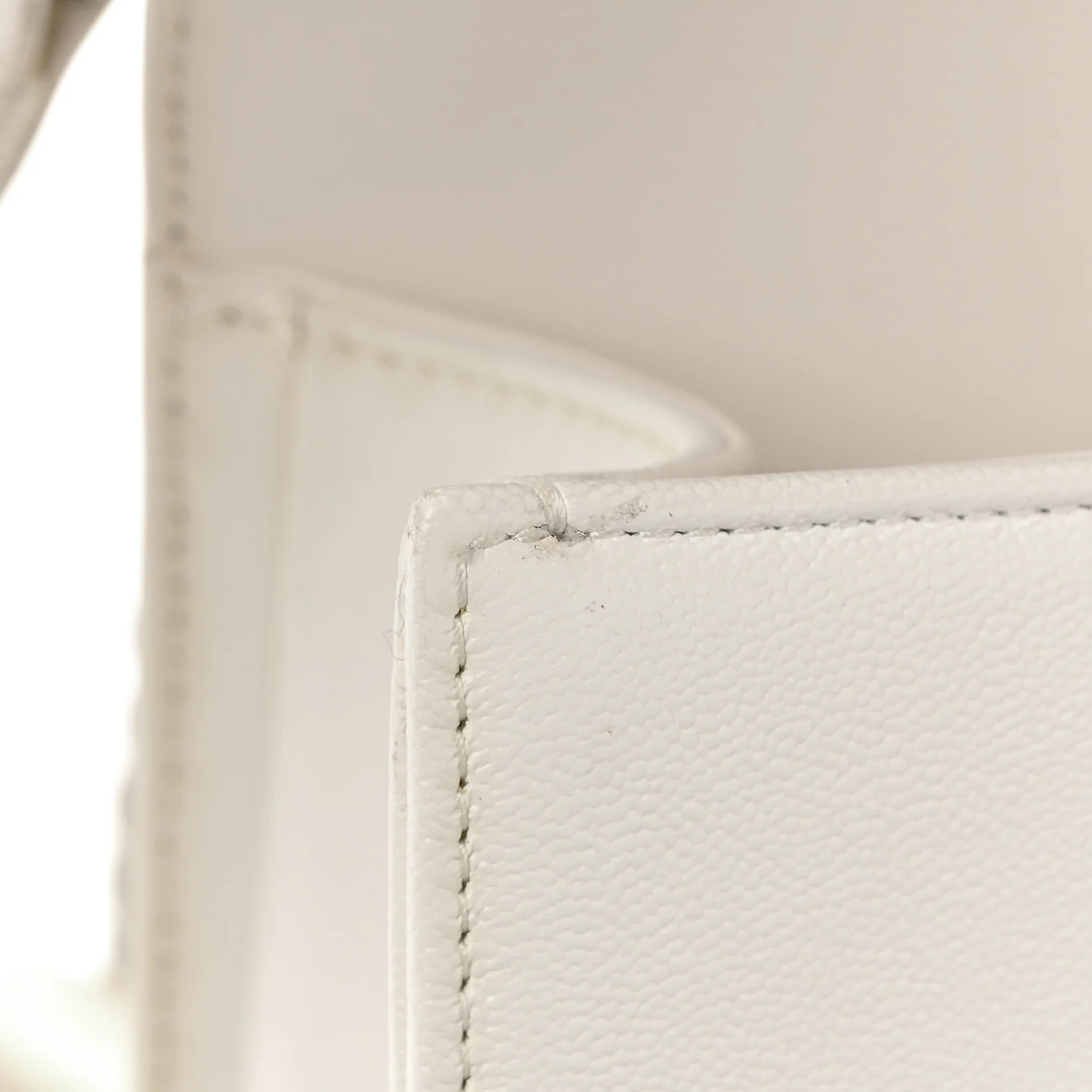 Caviar Quilted Medium Boy Flap White - Image 11