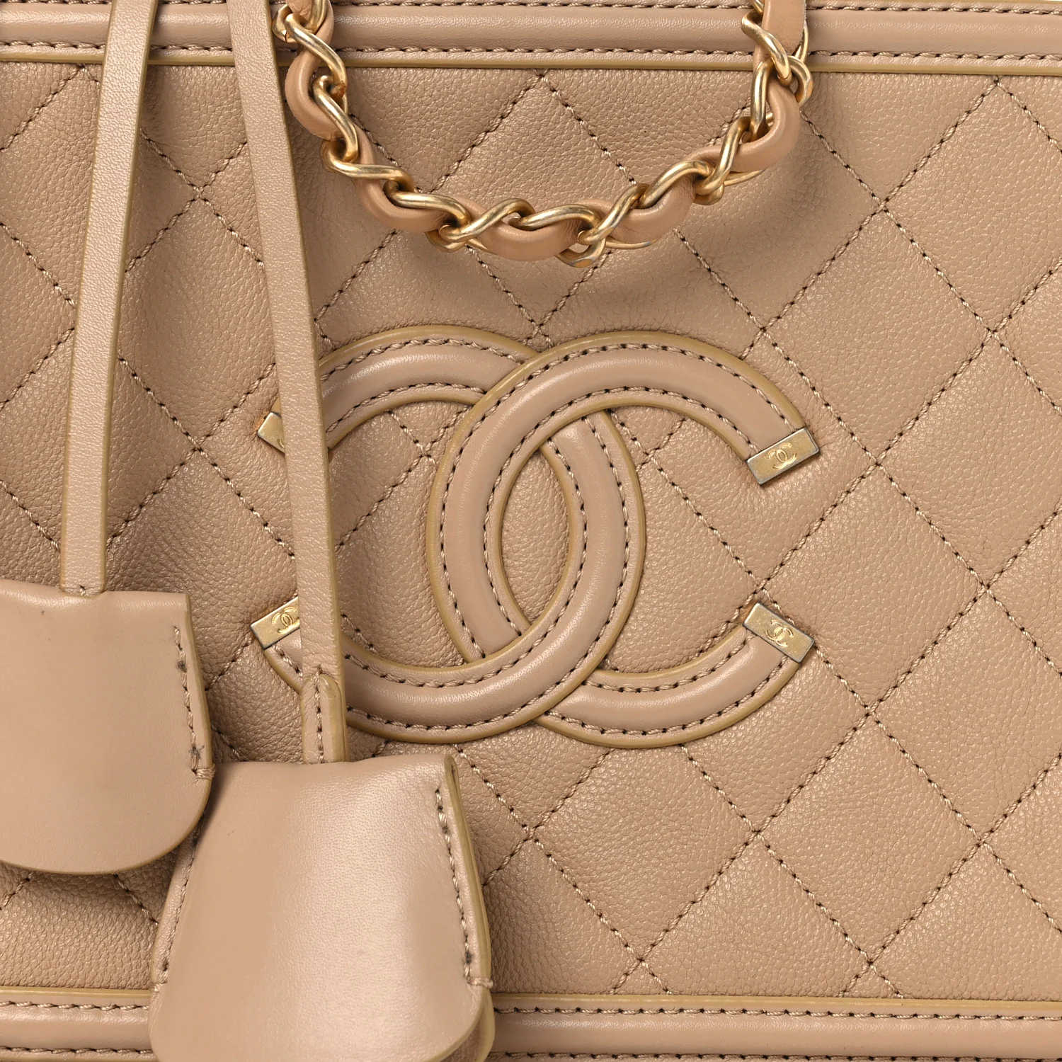 Caviar Quilted Medium CC Filigree Vanity Case Beige - Image 8