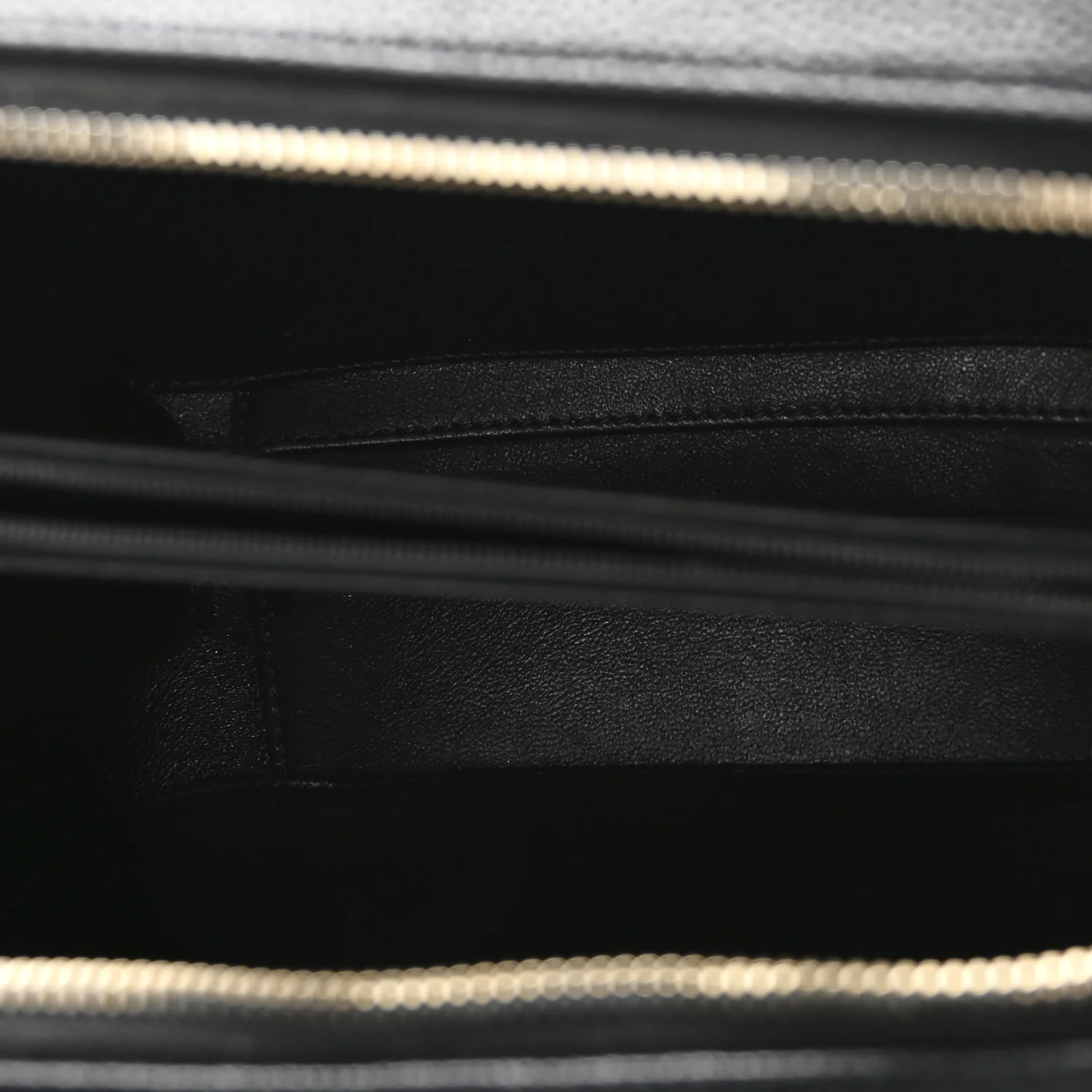 Caviar Quilted Medium CC Filigree Vanity Case Black - Image 5