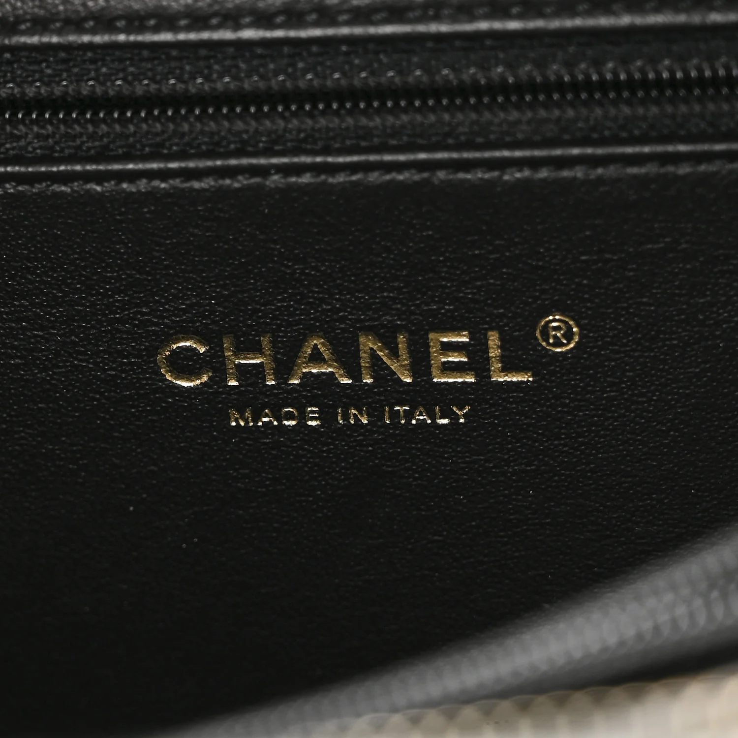 Caviar Quilted Medium CC Filigree Vanity Case Black - Image 6