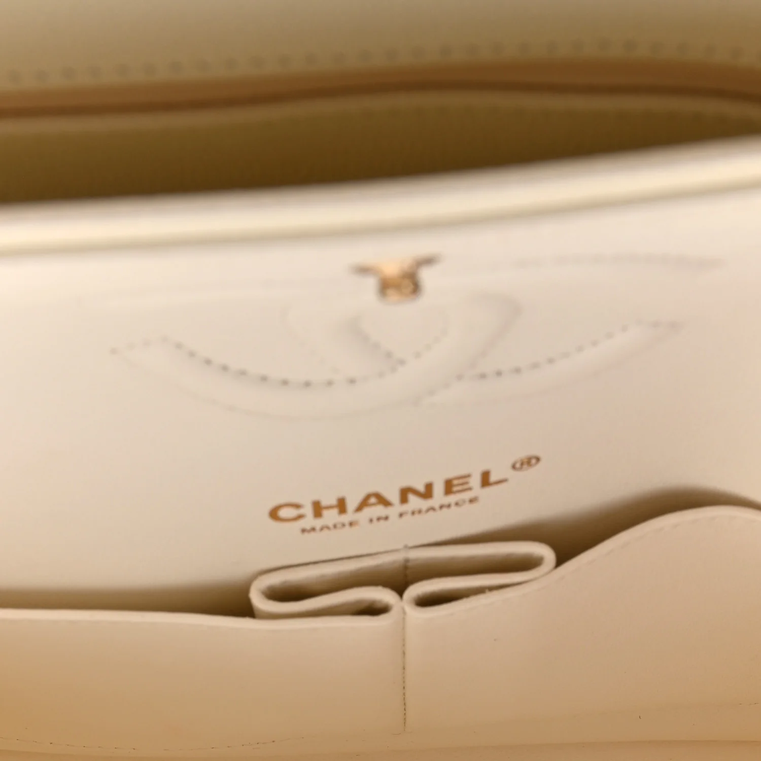 Caviar Quilted Medium Double Flap White - Image 5