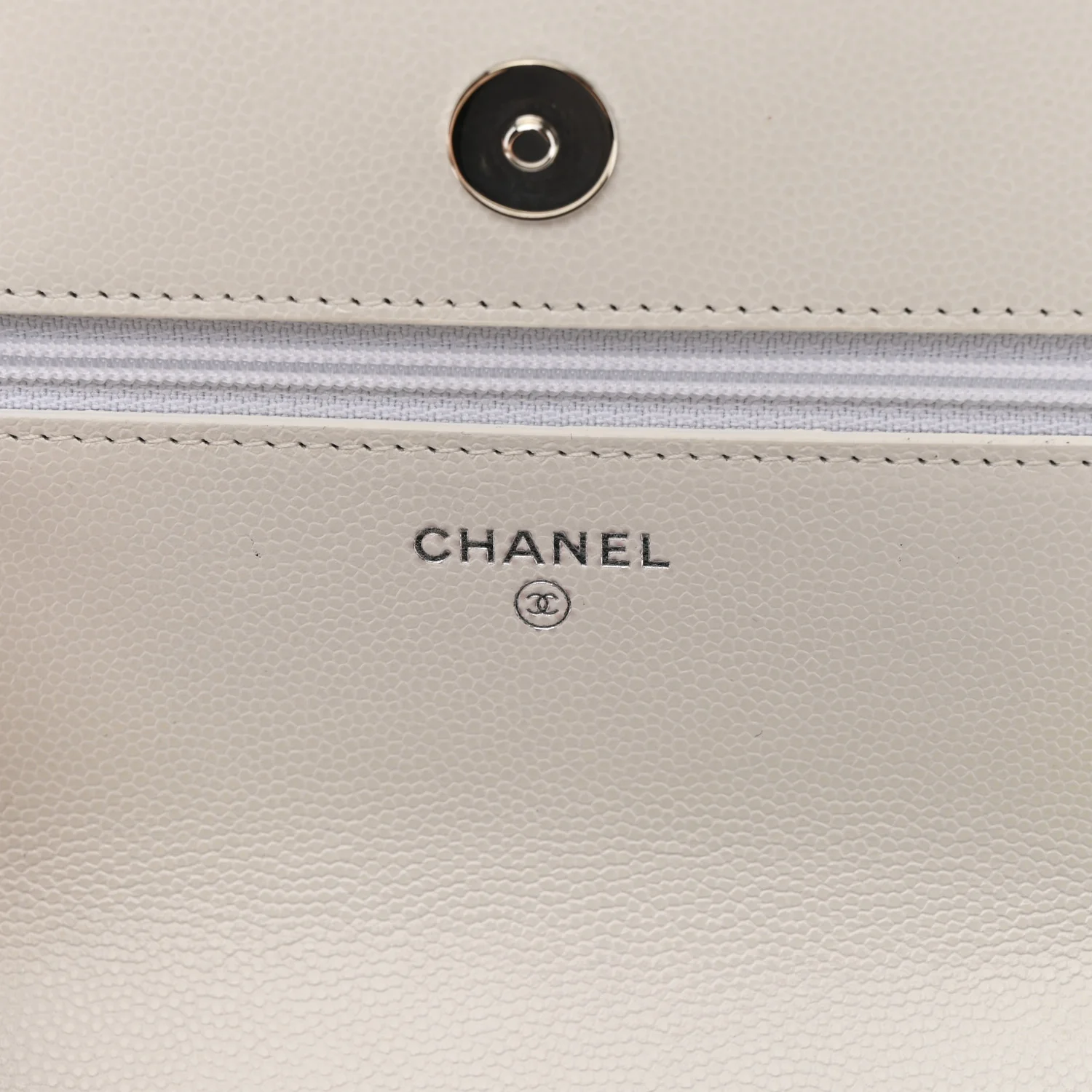 Caviar Quilted My Everything Wallet On Chain WOC White - Image 6