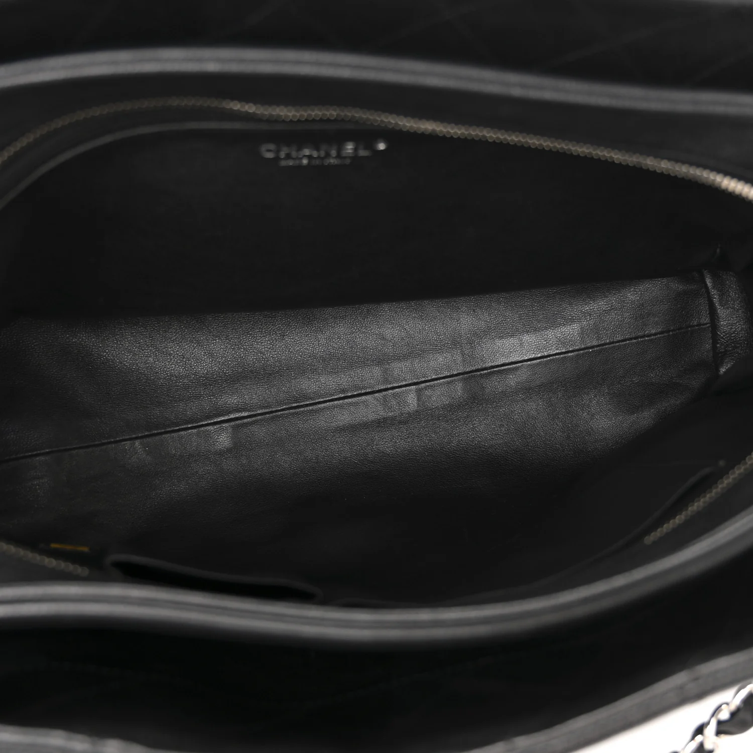Caviar Quilted Shopping Tote Black - Image 5