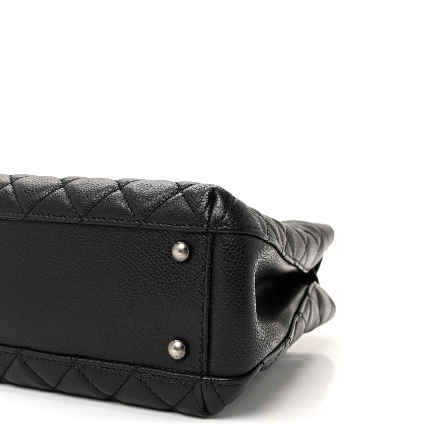 Caviar Quilted Small City Shopping Tote Black - Image 10