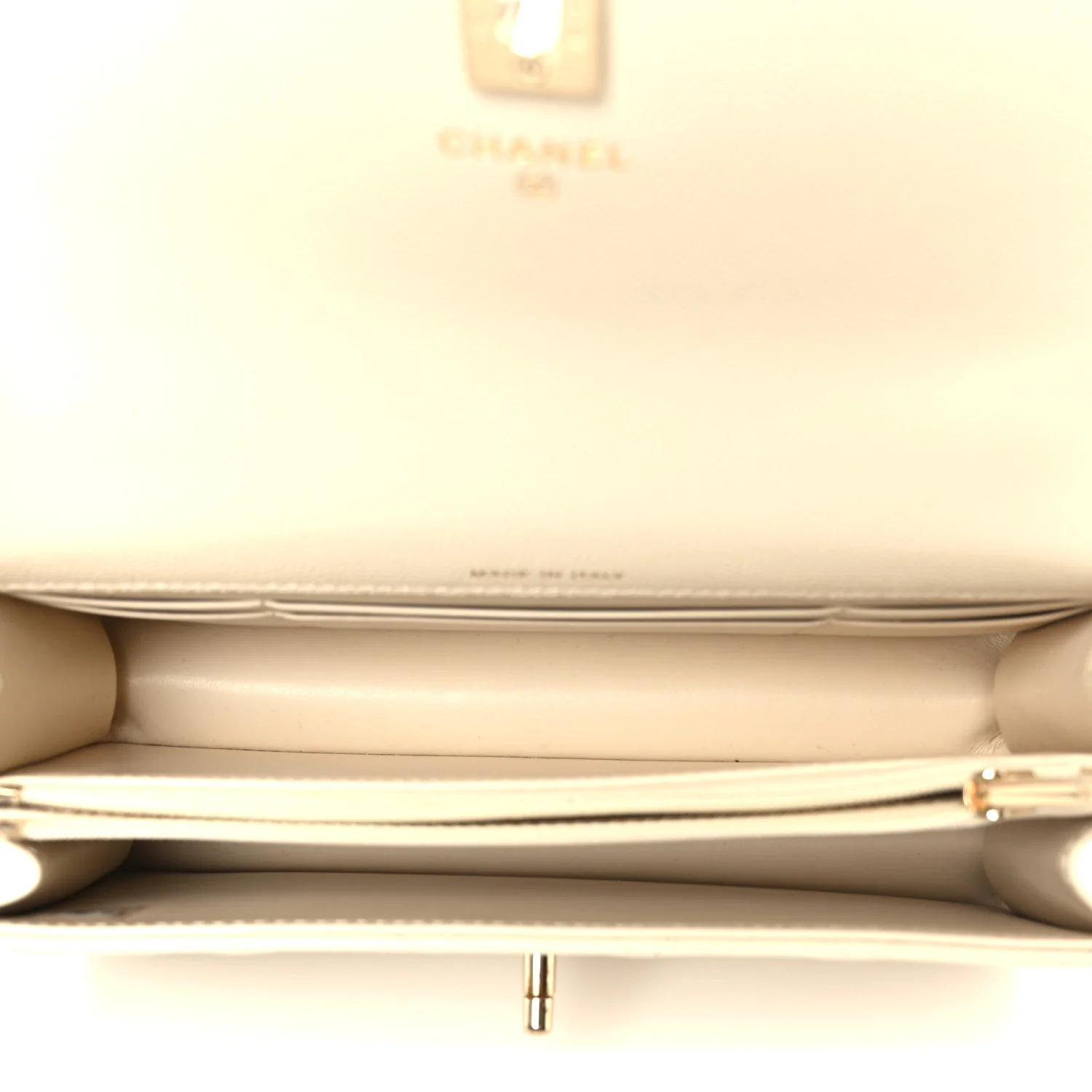 Caviar Quilted Trendy Handle Clutch With Chain Ecru - Image 5