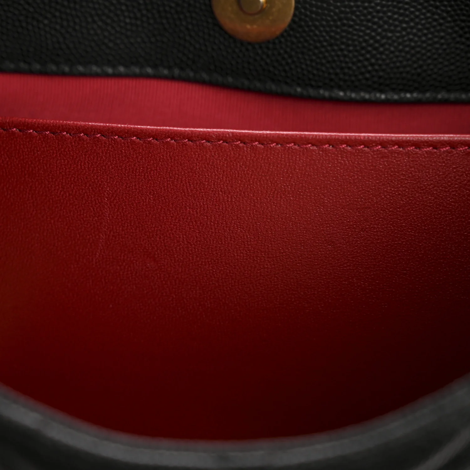Caviar Quilted Wavy CC Hobo Black - Image 11