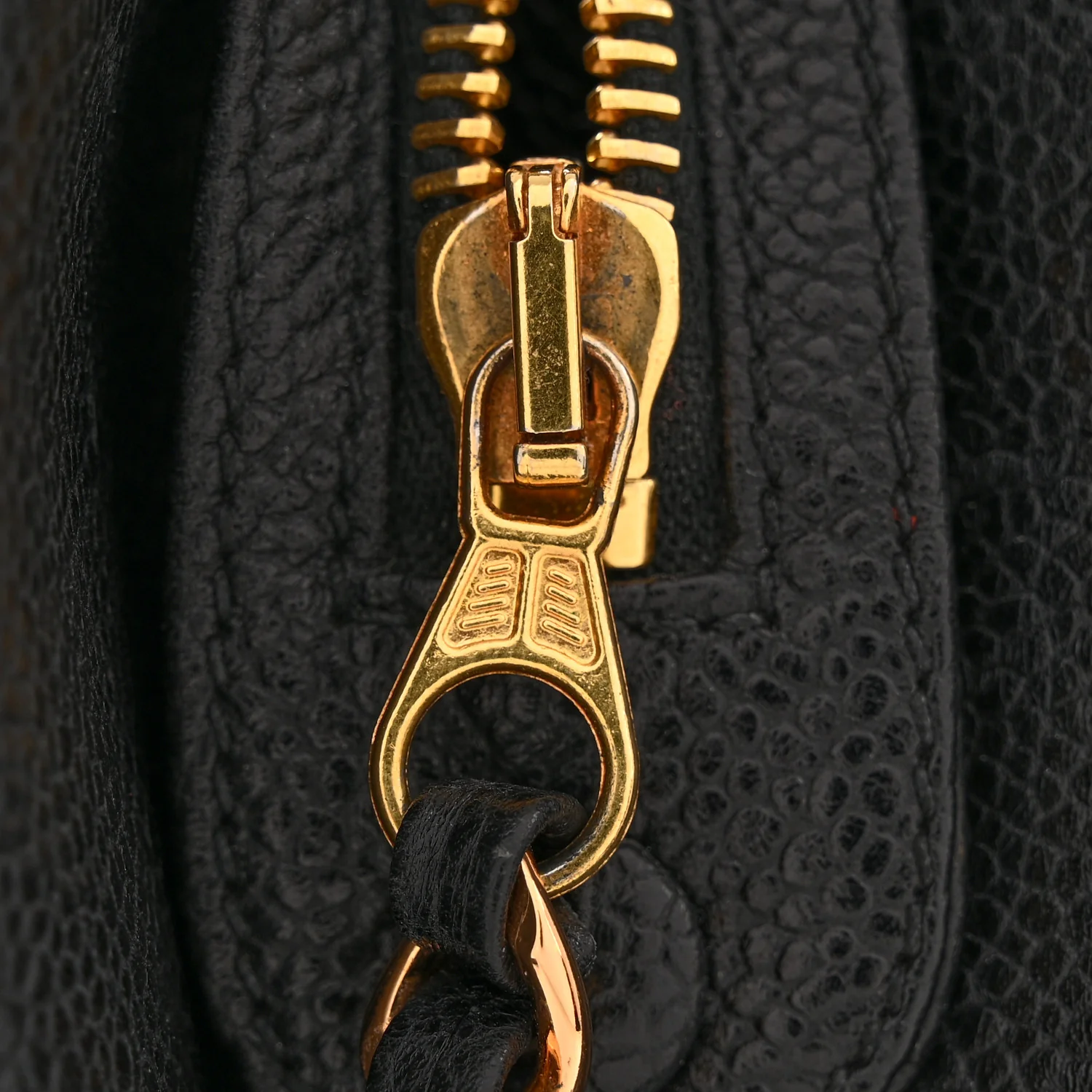 Caviar Shoulder Bag Black - Image 12