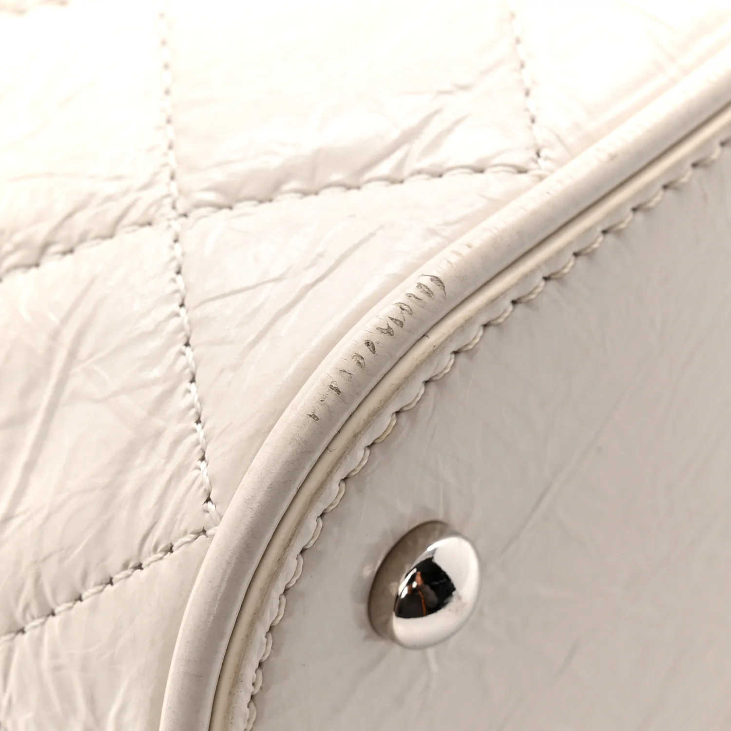 Crumpled Calfskin PVC Quilted Flap White - Image 13