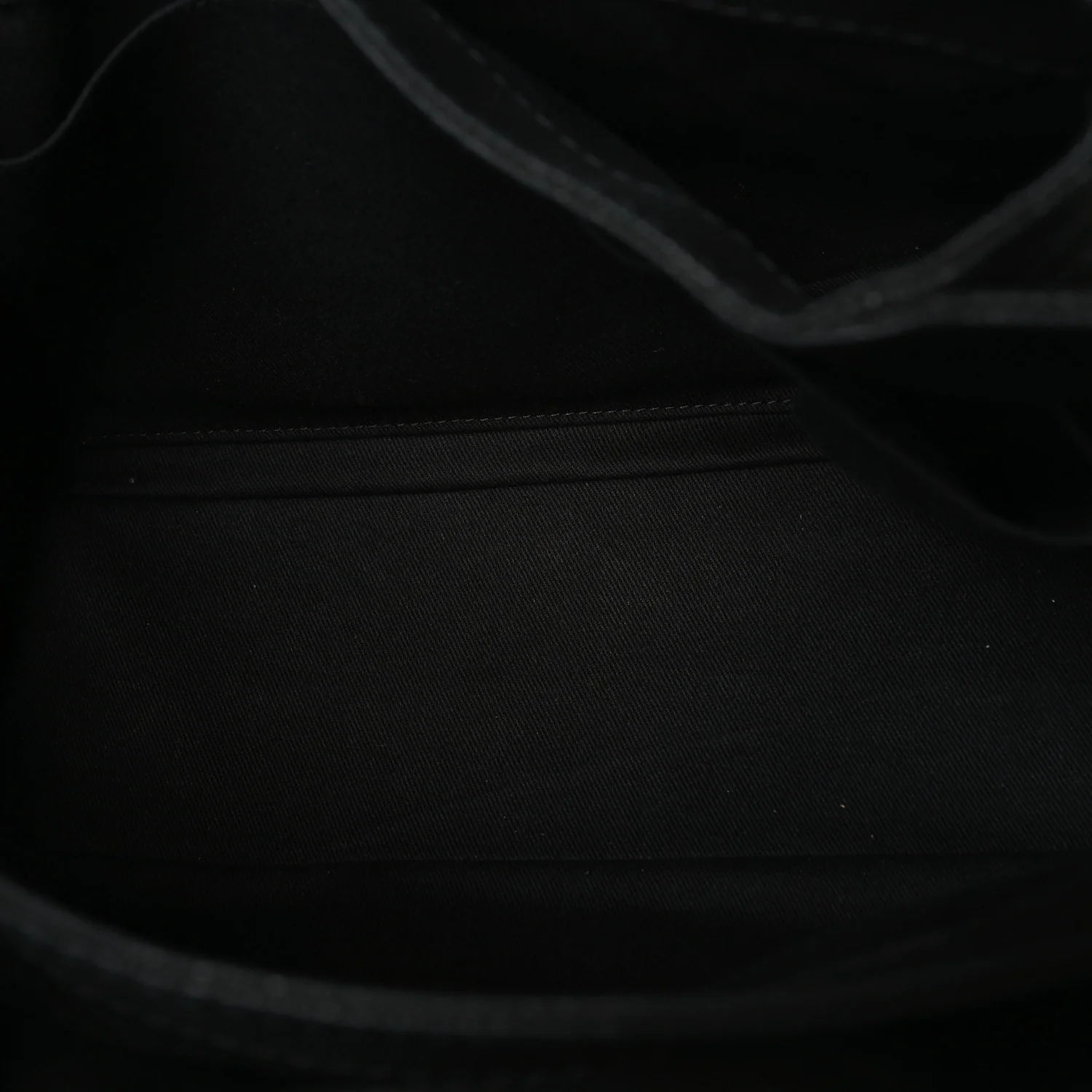 Iridescent Caviar Medium Lady Pearly Flap Black - Image 4