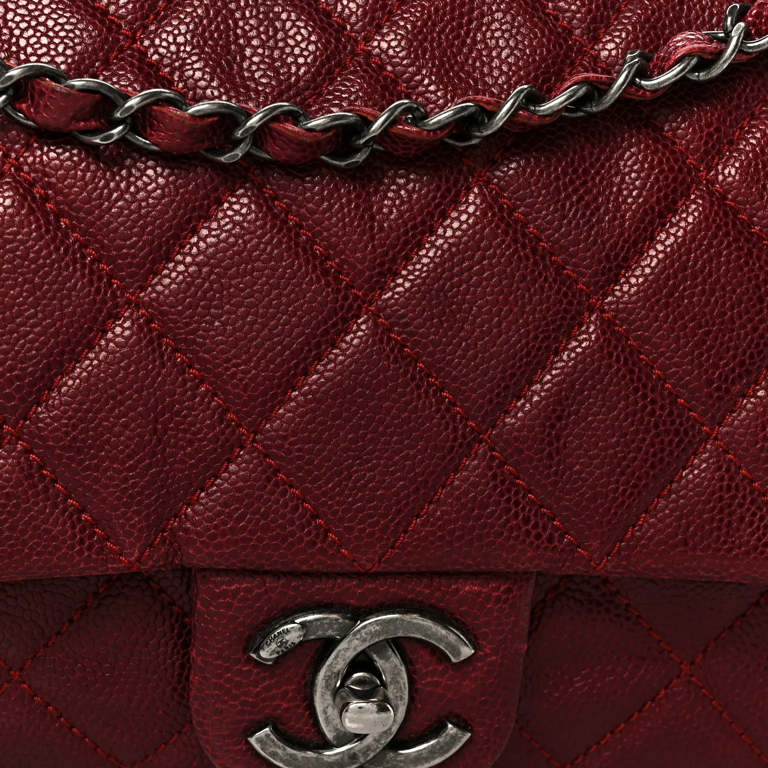 Iridescent Caviar Quilted Large Chic Flap Red - Image 9