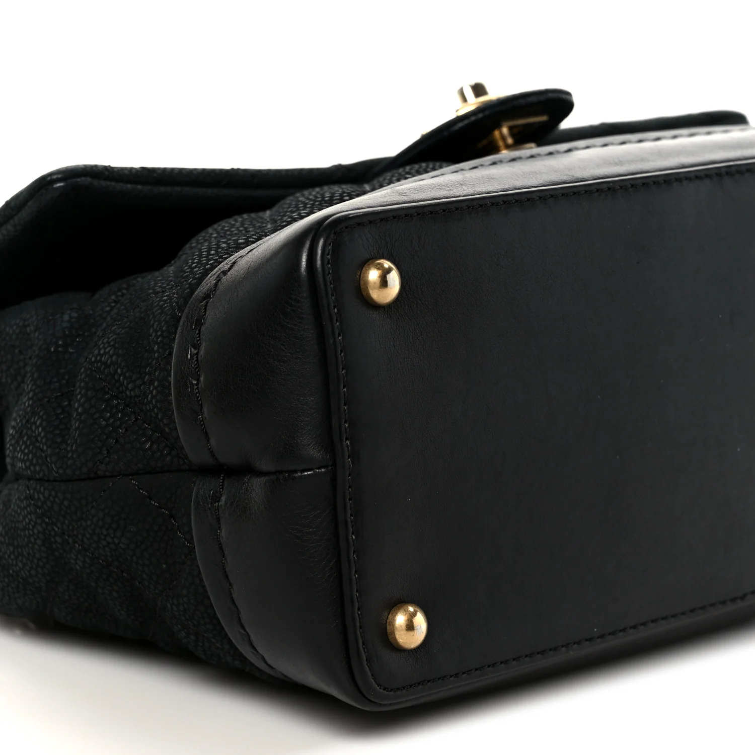 Iridescent Grained Calfskin Medium Globe Trotter Flap Black - Image 10