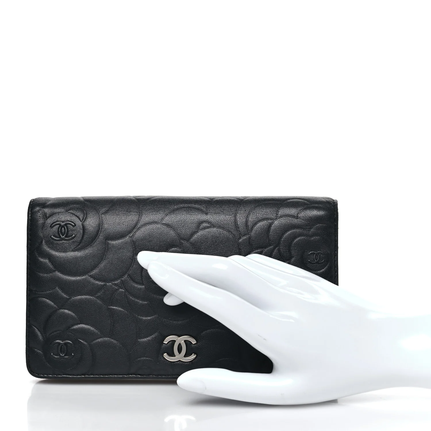 Lambskin Camellia Embossed Yen Wallet Black - Image 2