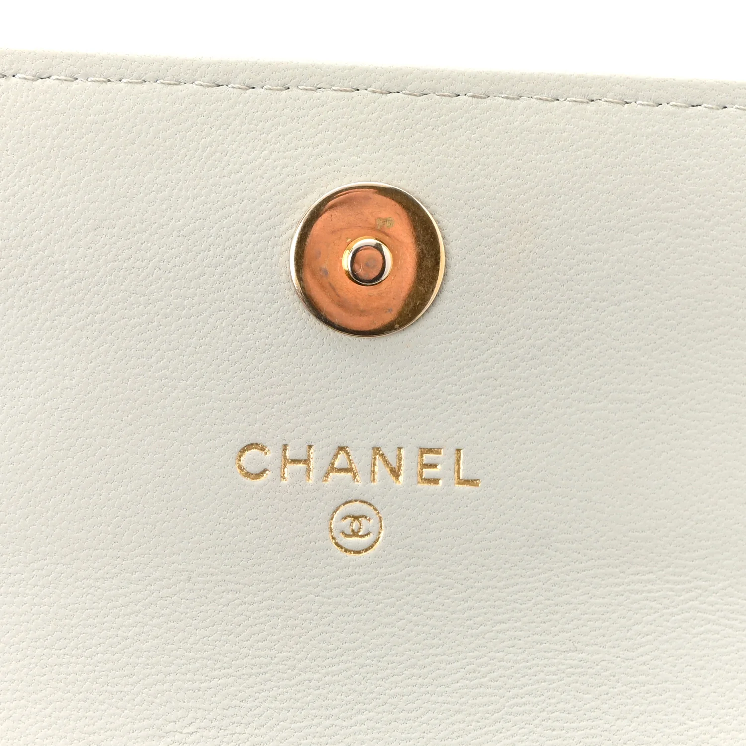 Lambskin Pearl Crush Quilted Flap Phone Holder With Chain Light Grey - Image 6