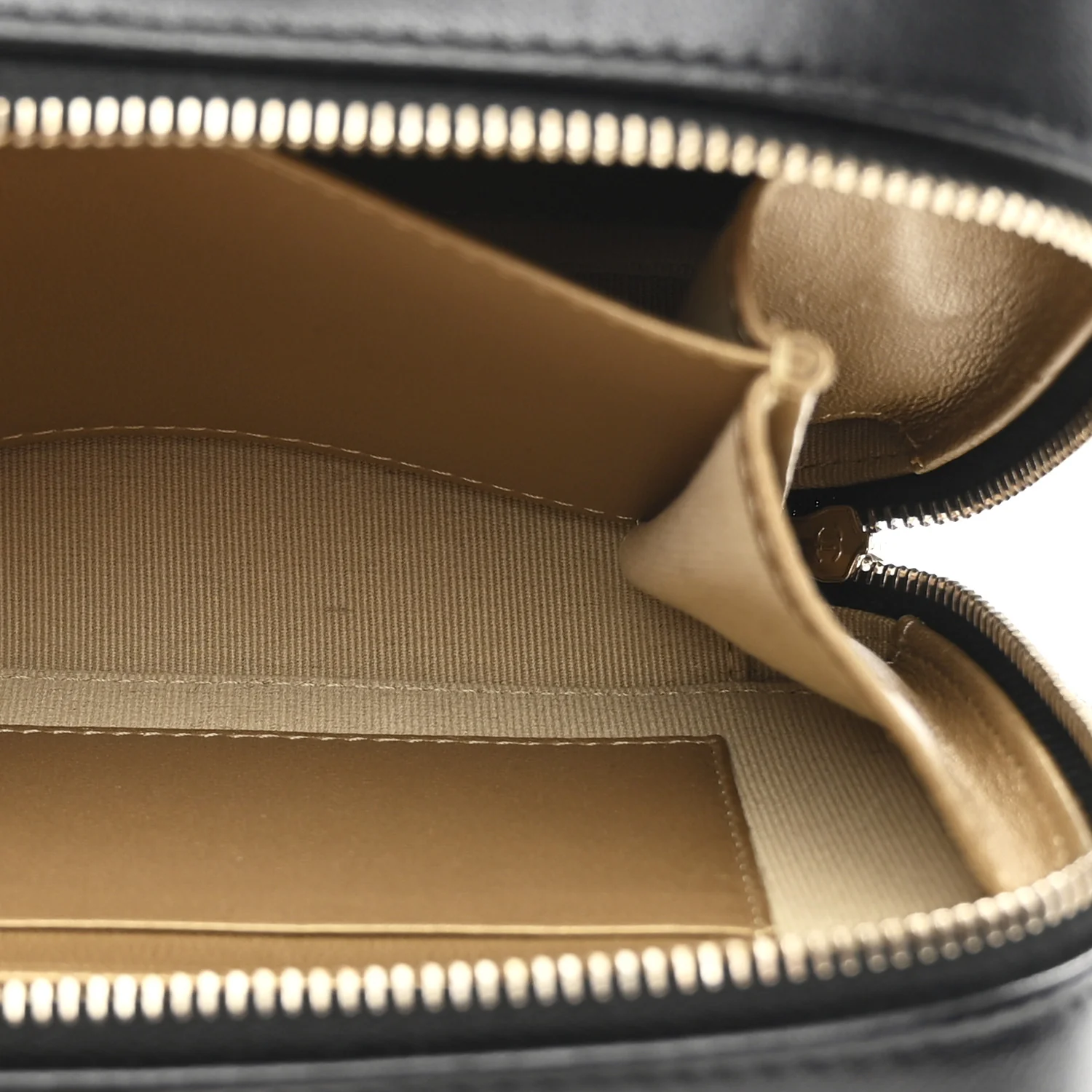 Lambskin Quilted CC Pearl Crush Camera Case Black - Image 6
