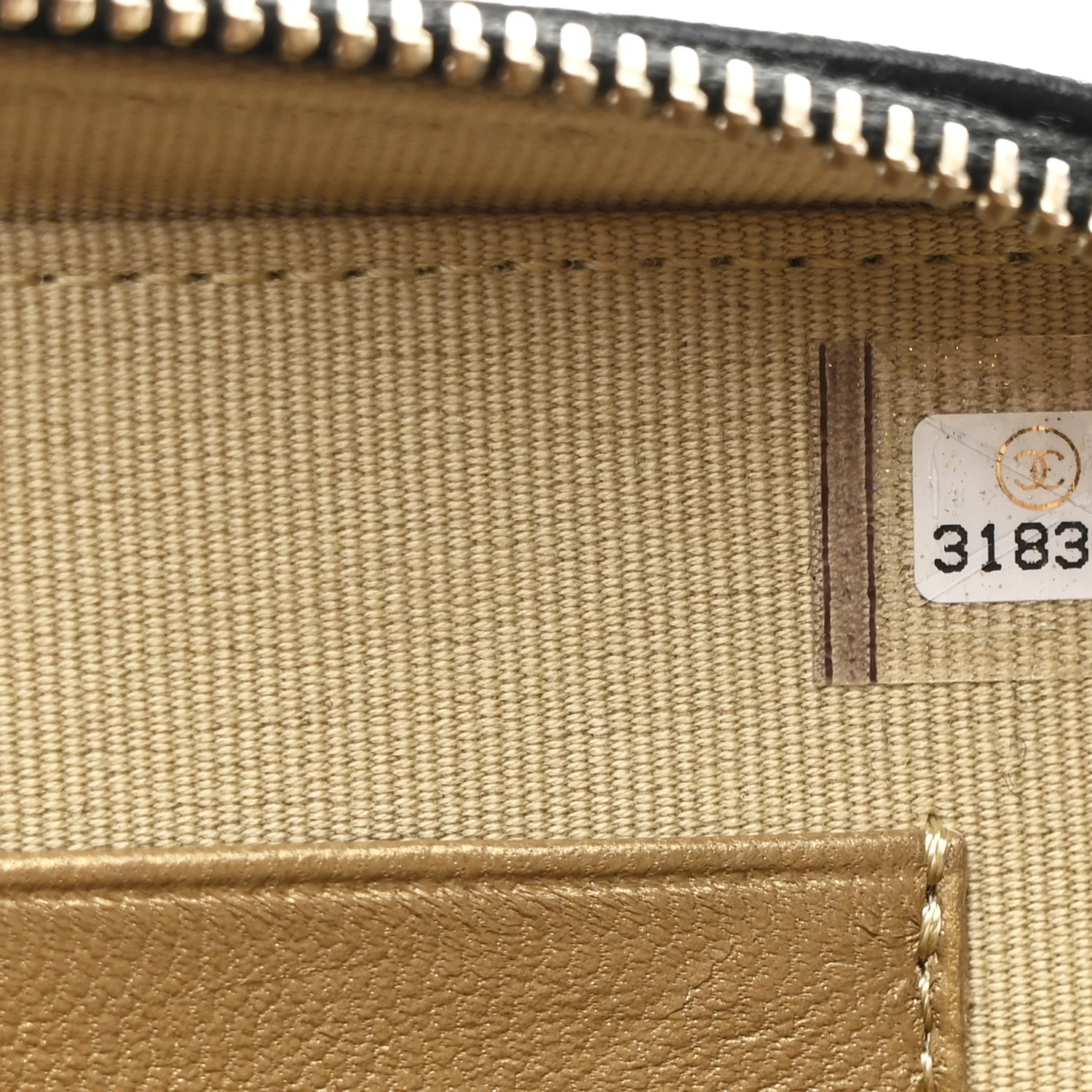 Lambskin Quilted CC Pearl Crush Camera Case Black - Image 8