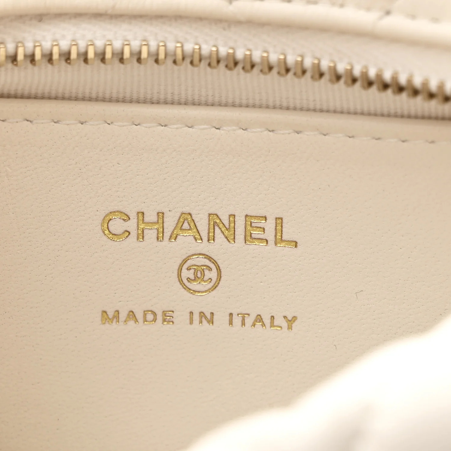 Lambskin Quilted Chain Around Pouch Hobo White - Image 6