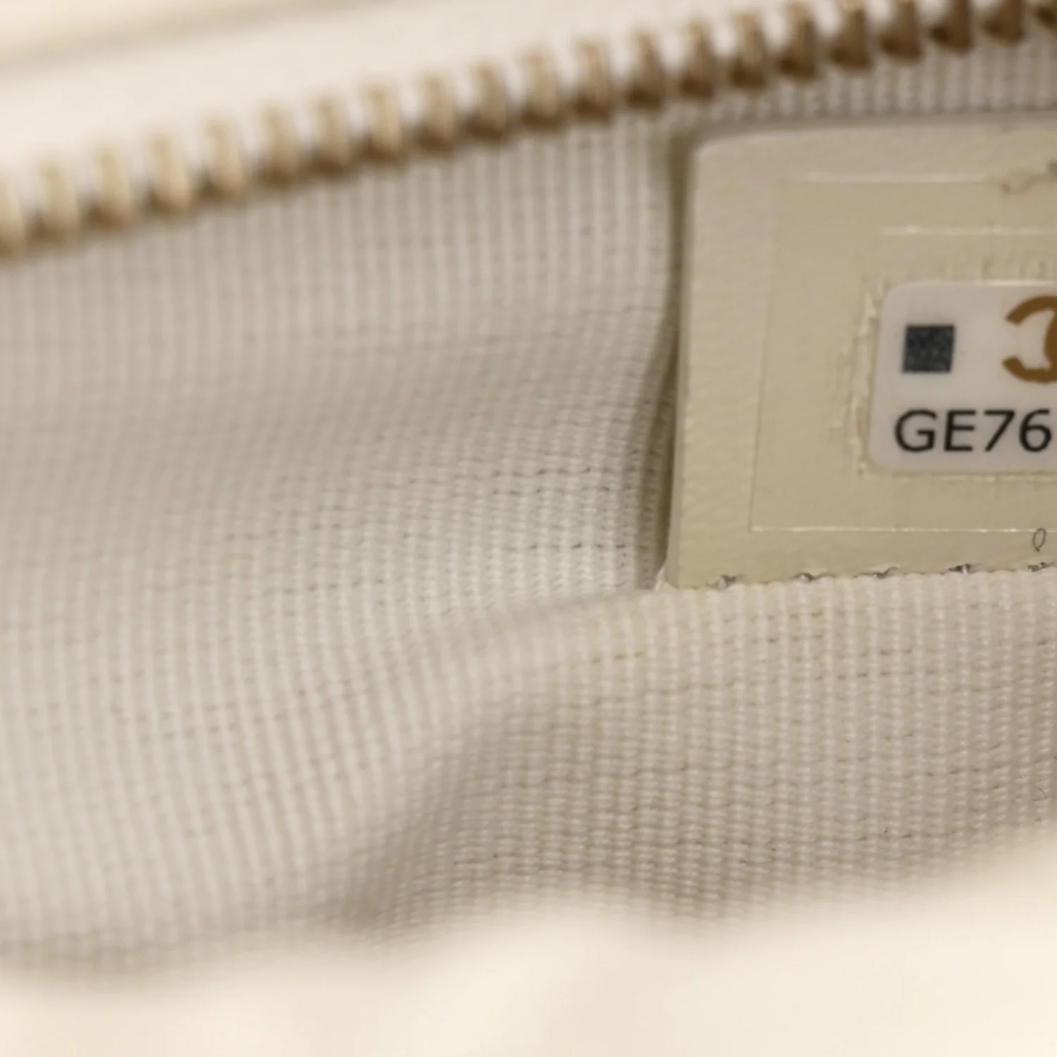 Lambskin Quilted Chain Around Pouch Hobo White - Image 7