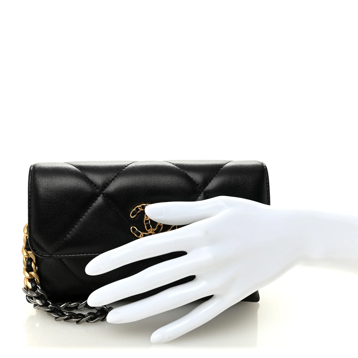 Lambskin Quilted Chanel 19 Flap Clutch Black - Image 2