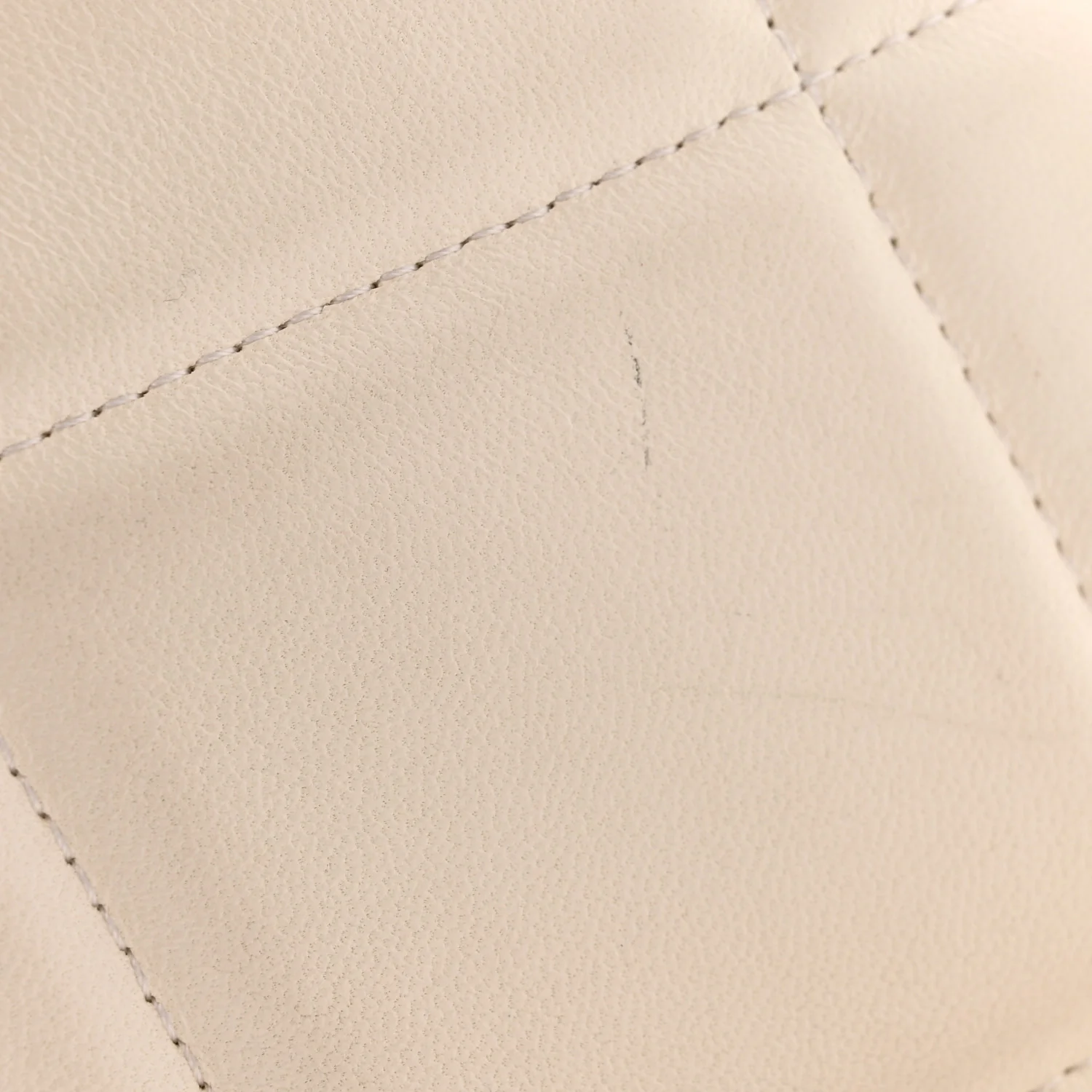 Lambskin Quilted Chanel 19 Round Clutch With Chain White - Image 12
