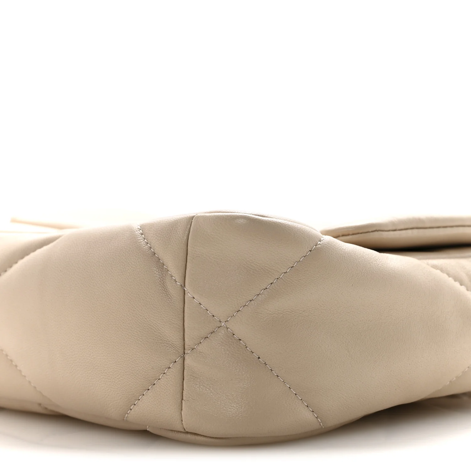 Lambskin Quilted Medium Chanel 19 Flap Beige - Image 10