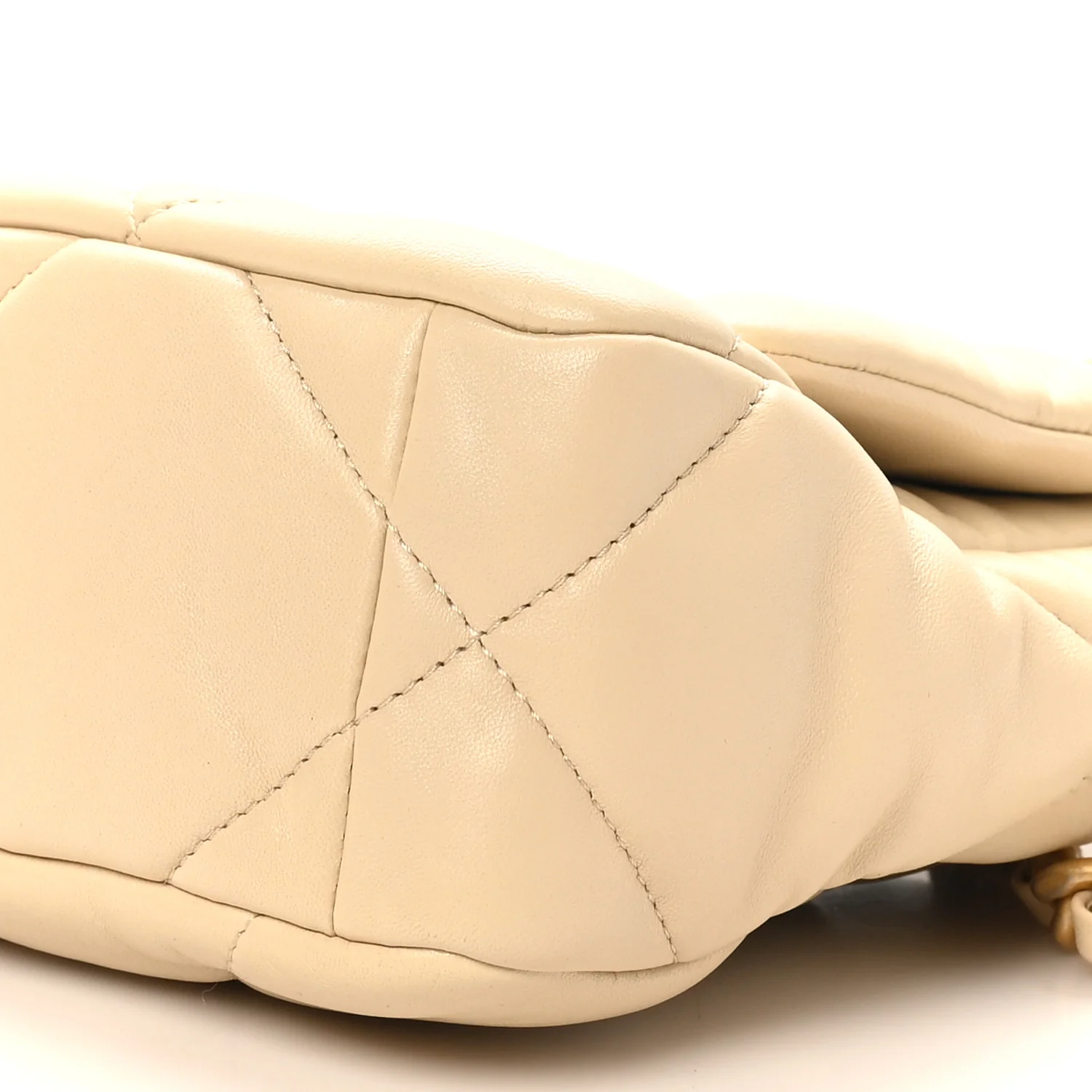 Lambskin Quilted Medium Chanel 19 Flap Beige - Image 10