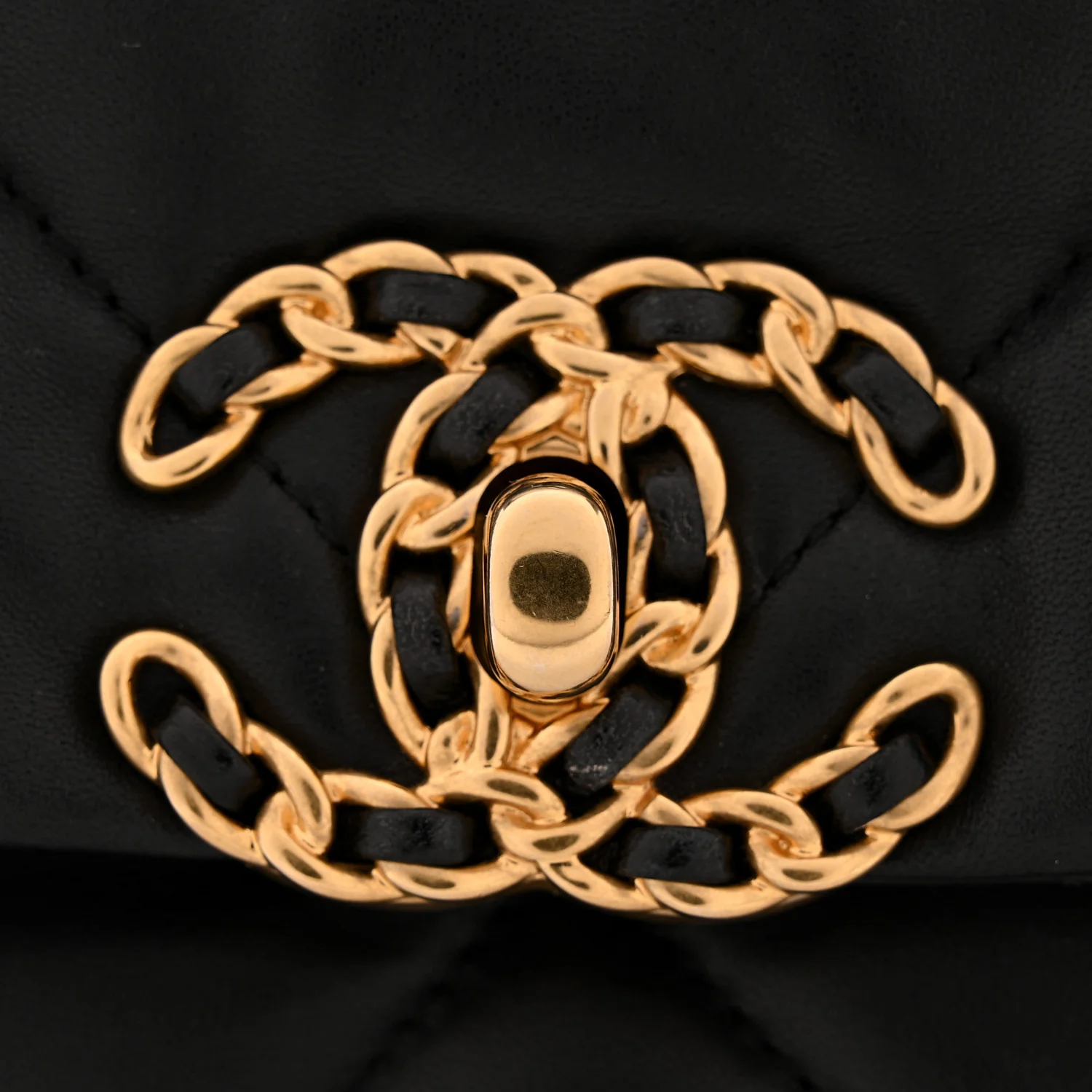 Lambskin Quilted Medium Chanel 19 Flap Black - Image 13