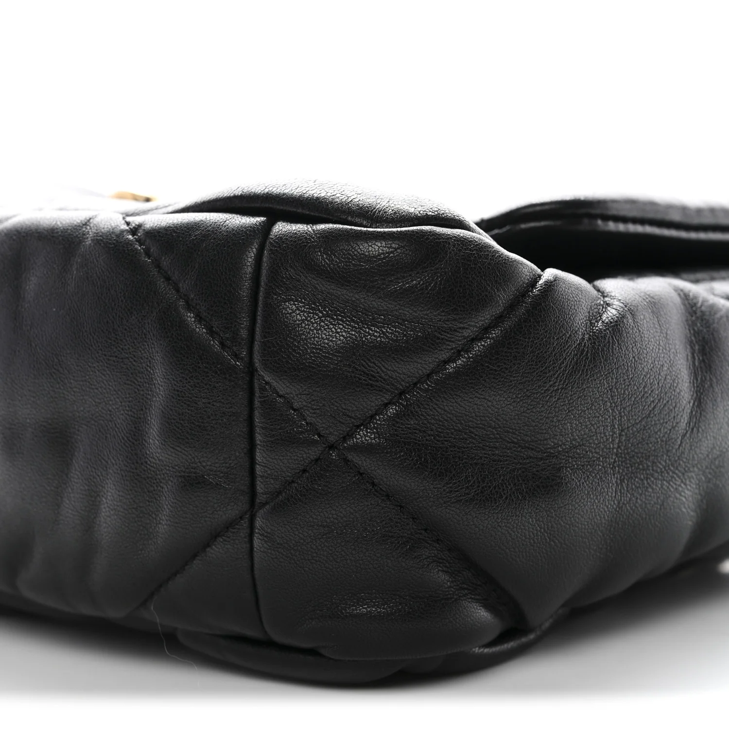 Lambskin Quilted Medium Chanel 19 Flap Black - Image 10