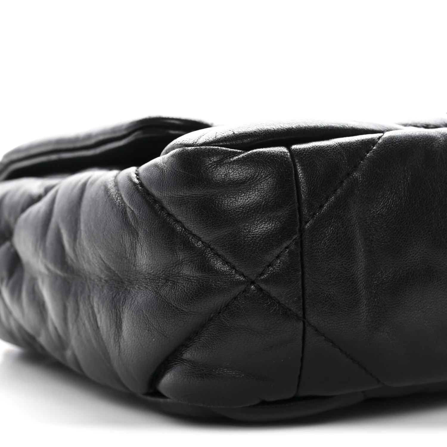 Lambskin Quilted Medium Chanel 19 Flap Black - Image 9