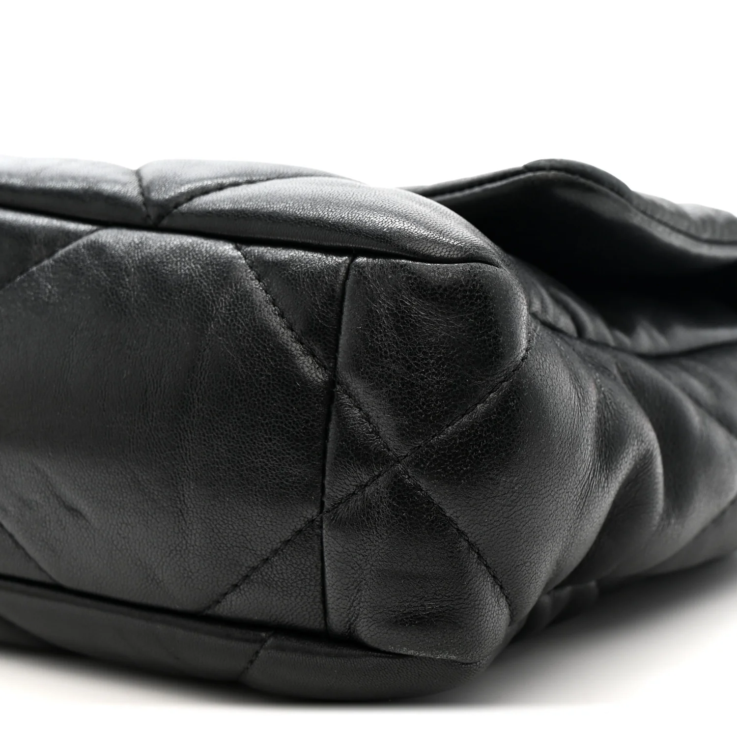 Lambskin Quilted Medium Chanel 19 Flap Black - Image 10