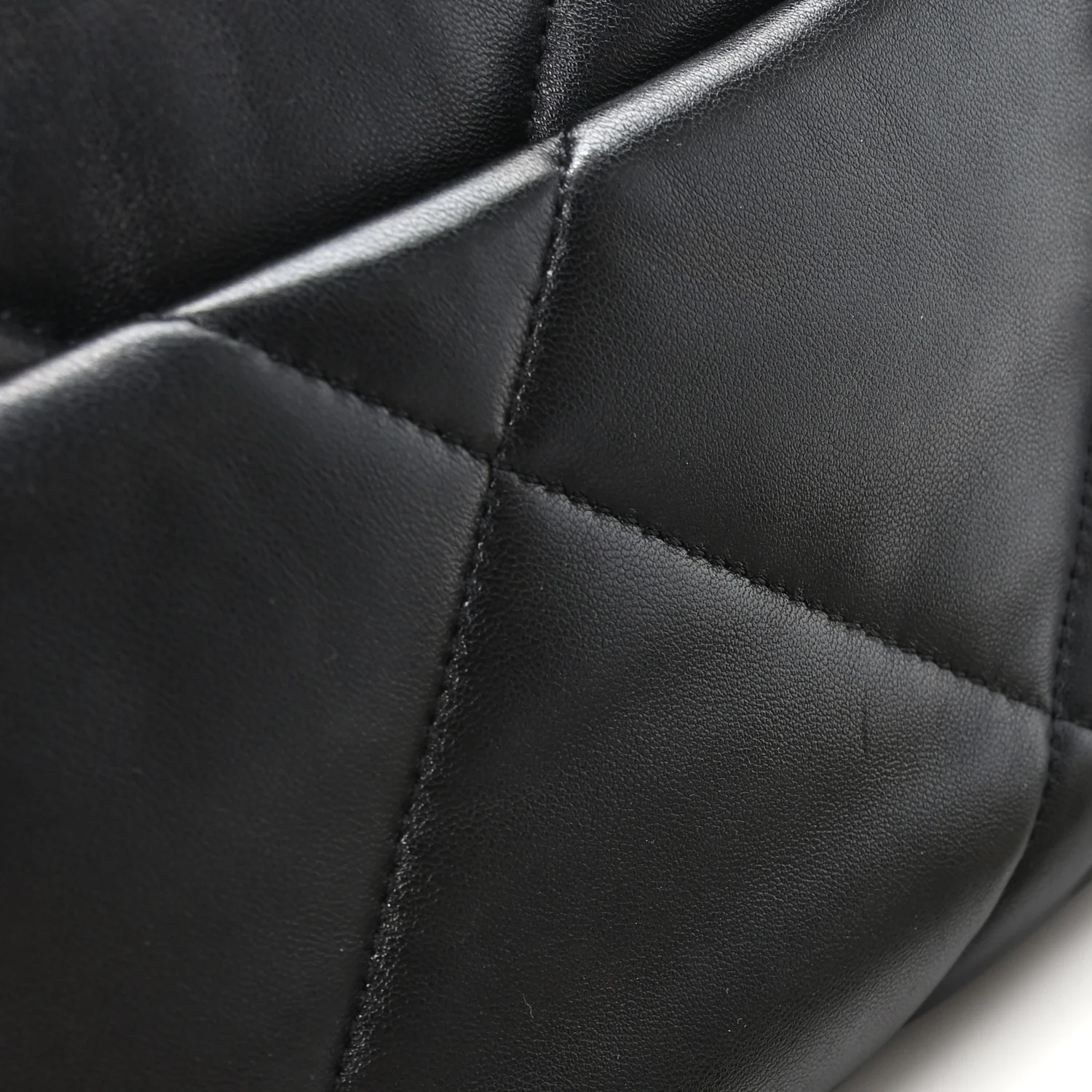 Lambskin Quilted Medium Chanel 19 Flap Black - Image 11