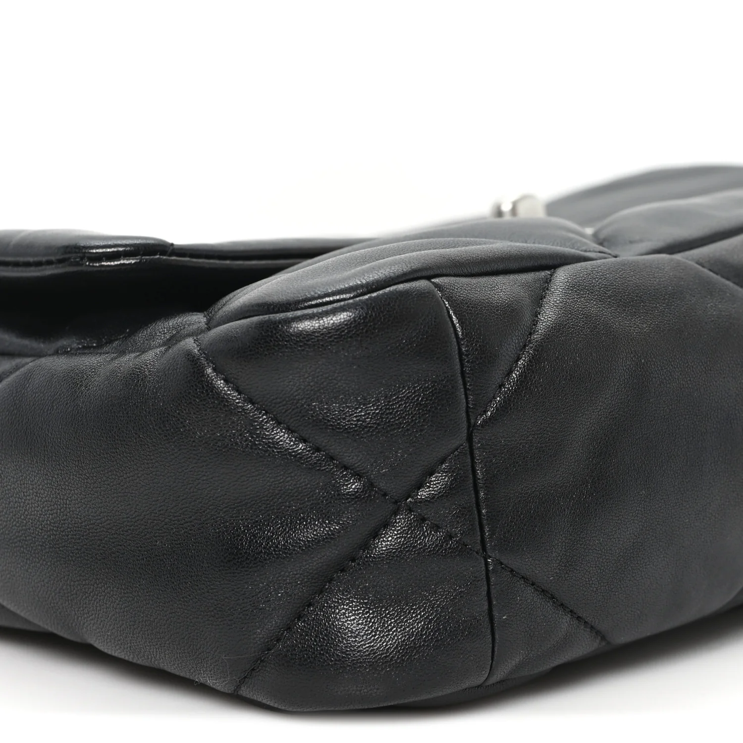 Lambskin Quilted Medium Chanel 19 Flap Black - Image 9