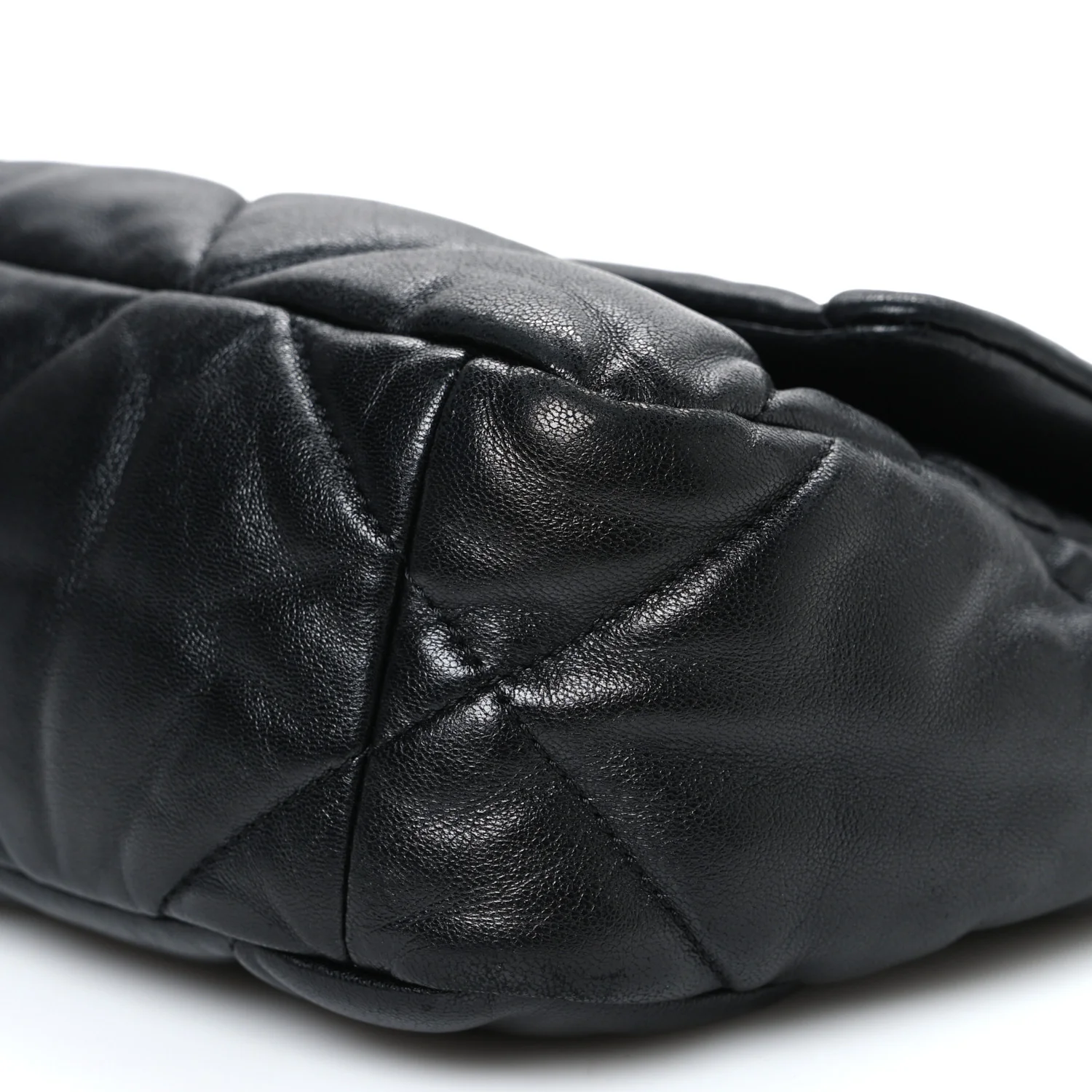 Lambskin Quilted Medium Chanel 19 Flap Black - Image 10