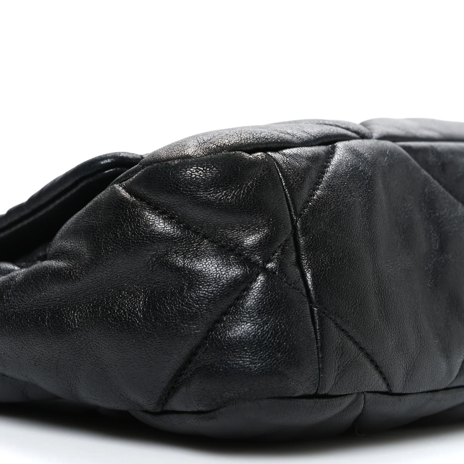 Lambskin Quilted Medium Chanel 19 Flap Black - Image 9
