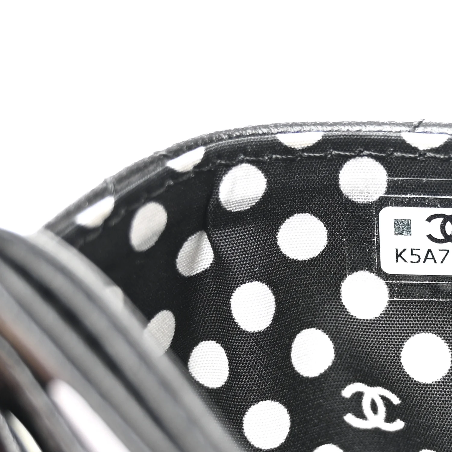 Lambskin Quilted Pearl CC Chanel Card Holder Black - Image 8