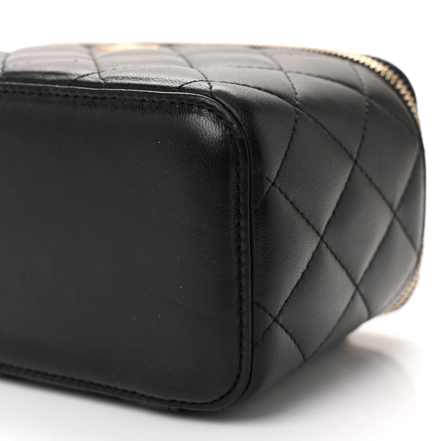 Lambskin Quilted Pearl Crush Small Vanity Case With Chain Black - Image 10
