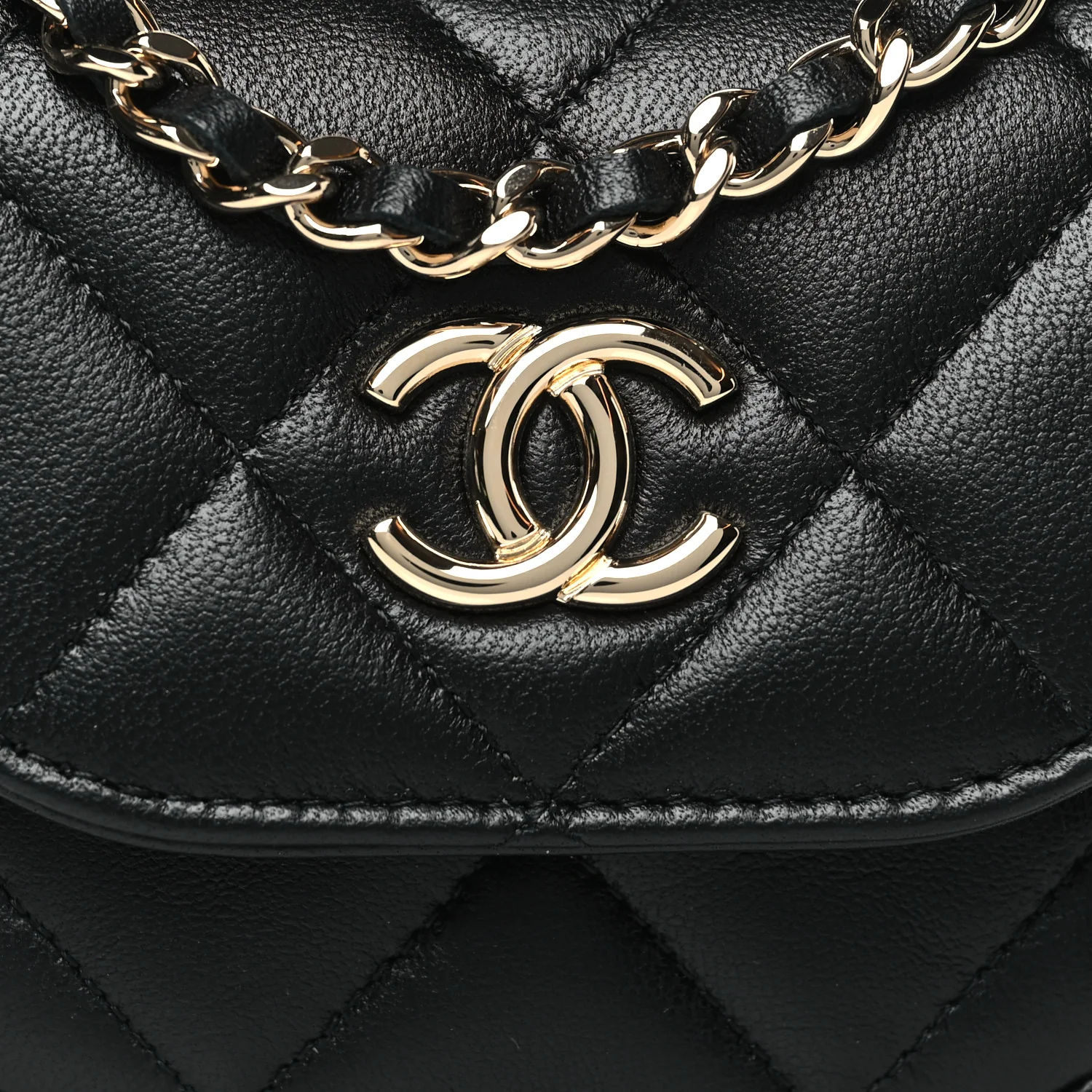 Lambskin Quilted Pearl Top Handle Clutch With Chain Black - Image 9