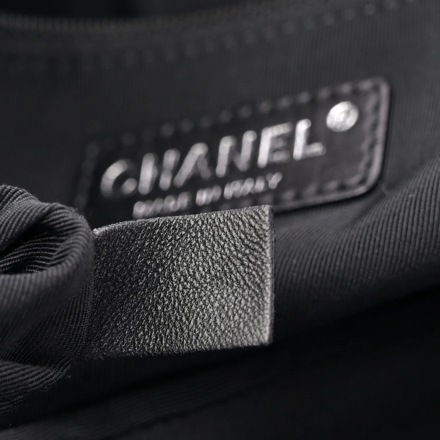 Metallic Calfskin Quilted Medium Chain Me Flap Grey - Image 7