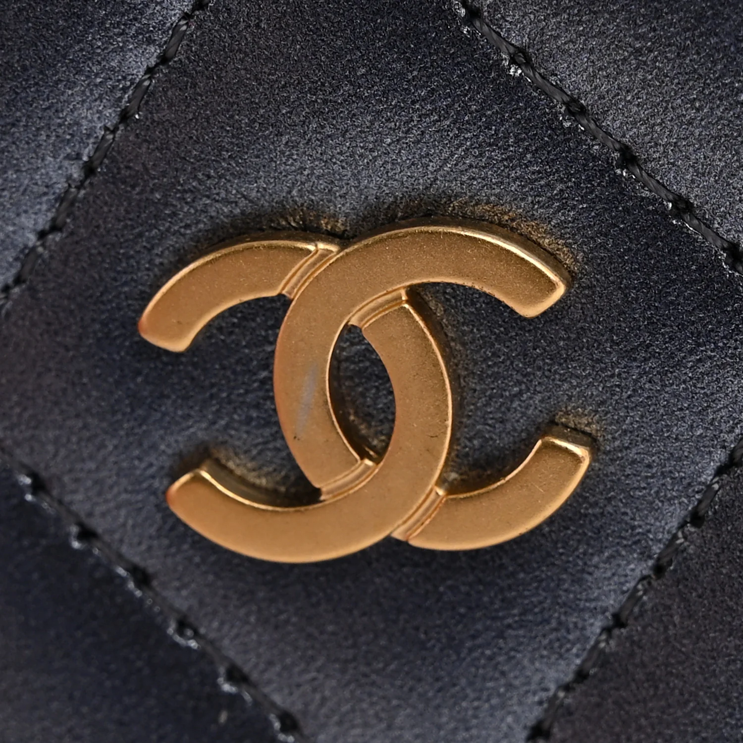 Metallic Lambskin Quilted Card Holder Dark Blue - Image 9