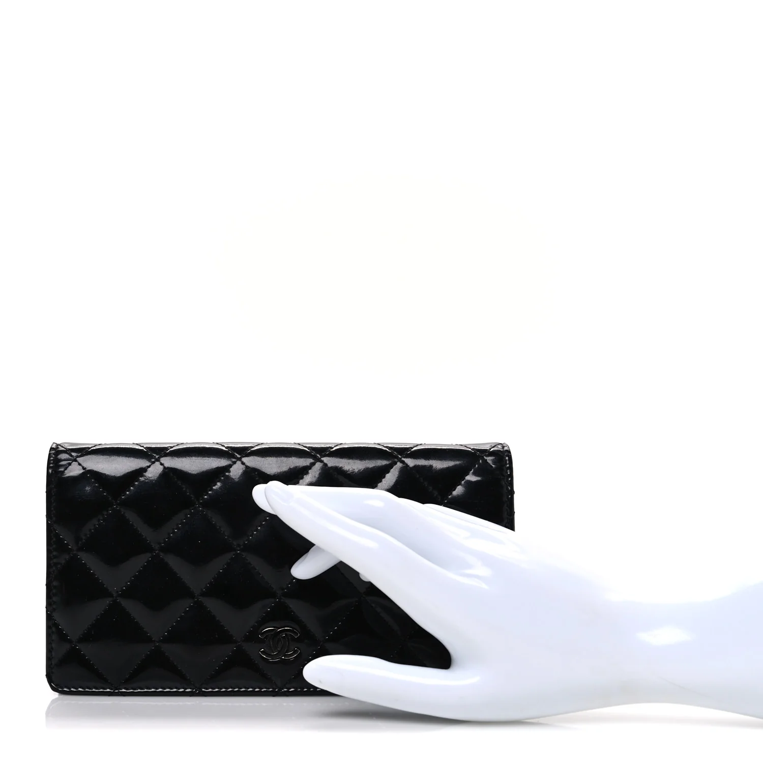 Patent Calfskin Quilted Yen Wallet So Black - Image 2