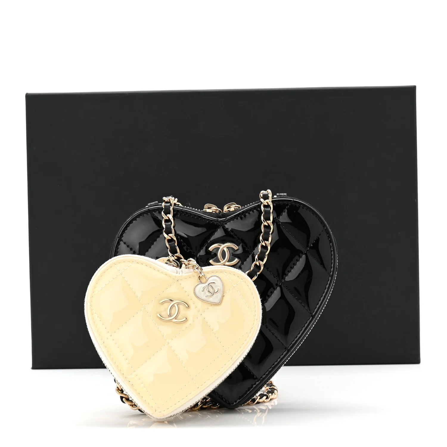 Patent Calfskin Resin Quilted CC Heart Clutch With Chain  Black - Image 11