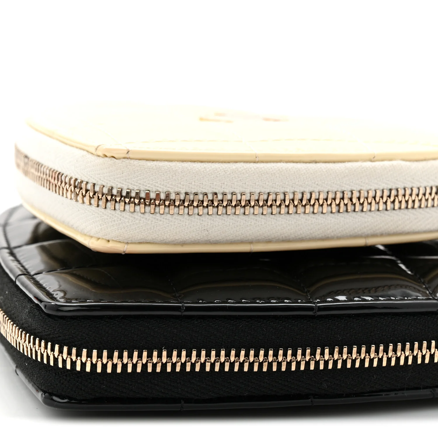 Patent Calfskin Resin Quilted CC Heart Clutch With Chain  Black - Image 9