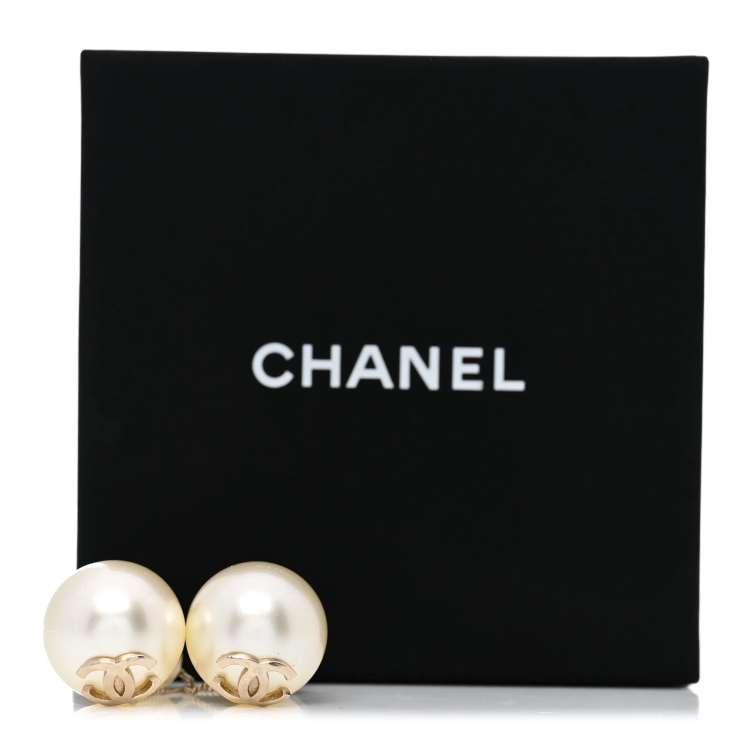 Pearl CC Drop Earrings Gold - Image 4