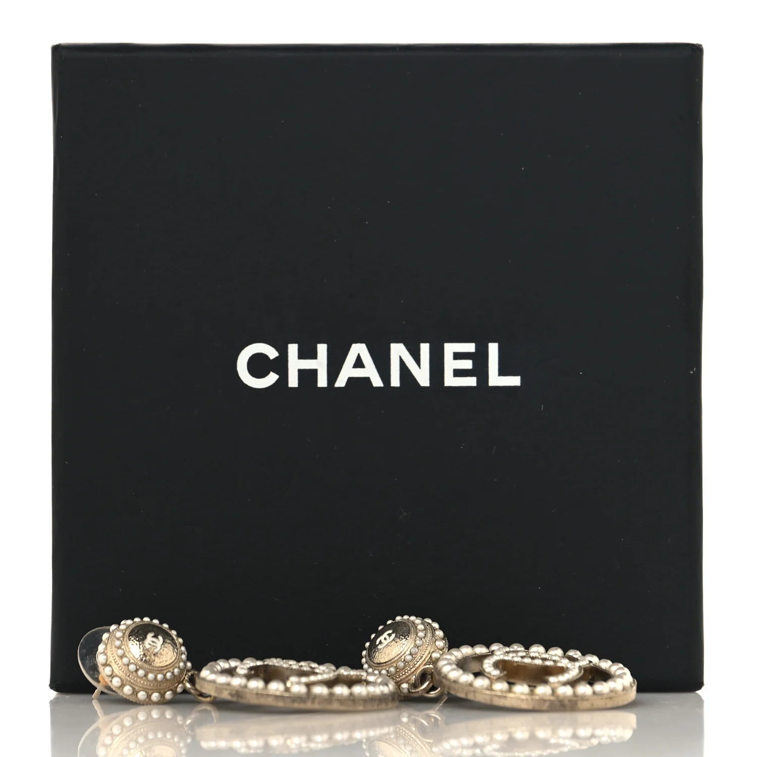 Pearl CC Drop Earrings Light Gold - Image 12