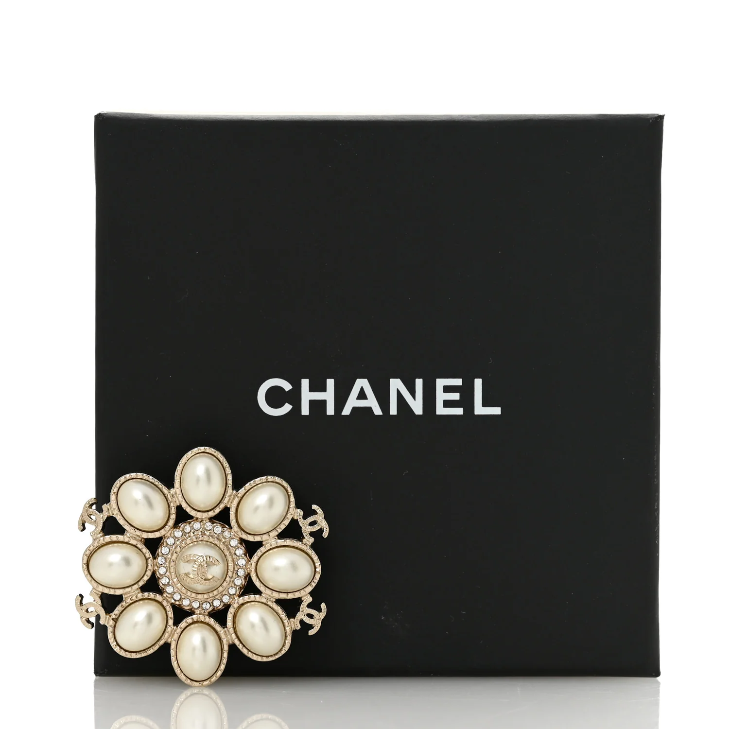 Pearl Crystal CC Brooch Pearly White Gold - Image 4