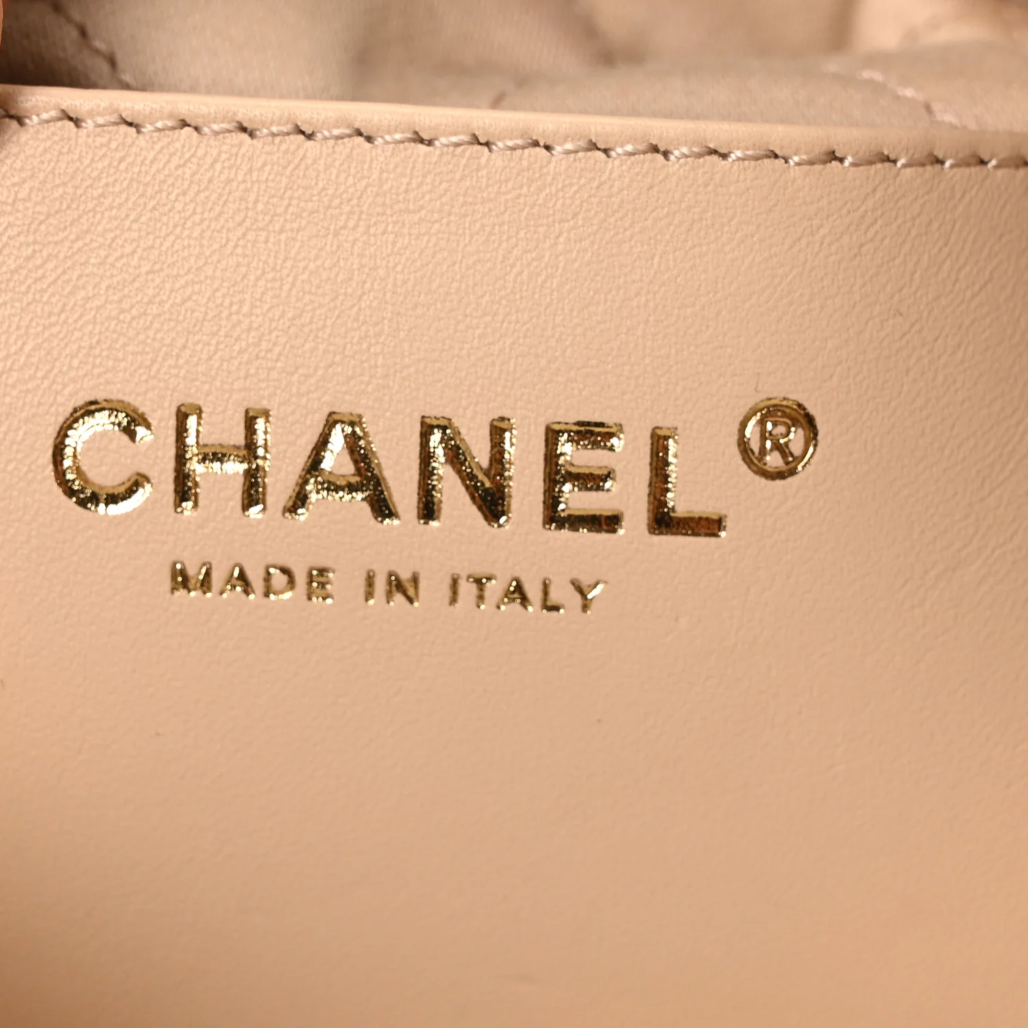 Shiny Calfskin Quilted Mini Chanel 22 White - Image 6